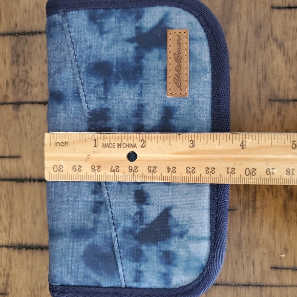 Eddie Bauer Travex Travel Wallet - Picture 8 of 9